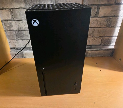 Xbox series mini fridge - x,
